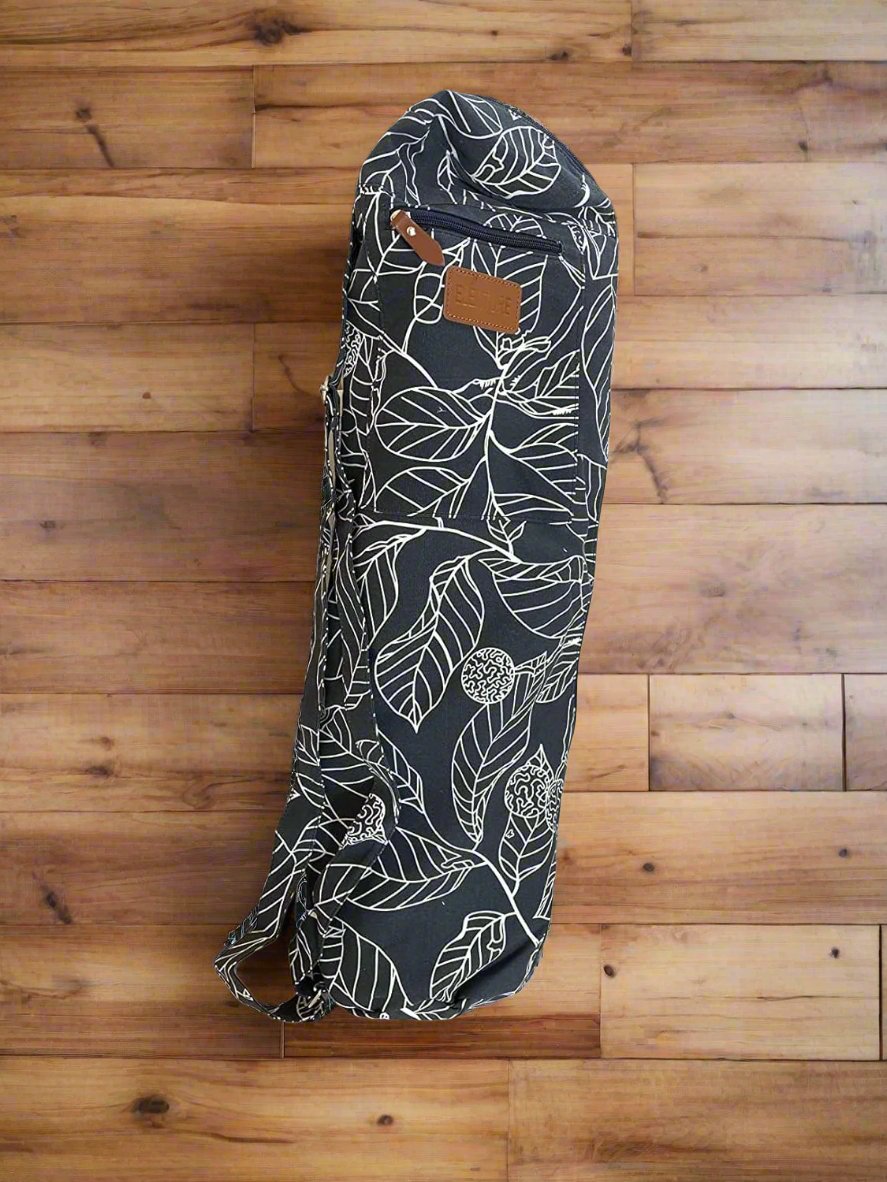 "Ultimate Yoga Mat Carrier Bag - Stylish & Functional Travel Bag for All Mat Sizes with Pockets & Adjustable Strap!"