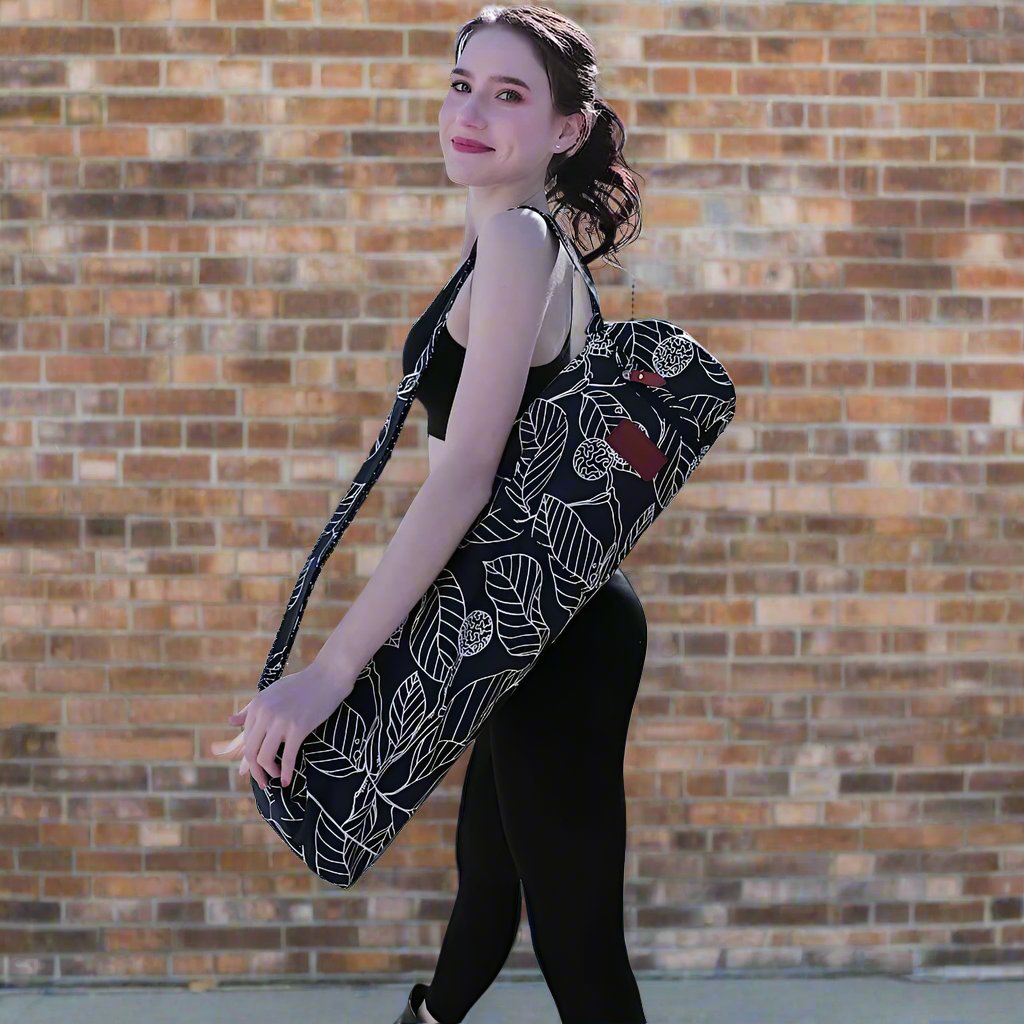 "Ultimate Yoga Mat Carrier Bag - Stylish & Functional Travel Bag for All Mat Sizes with Pockets & Adjustable Strap!"